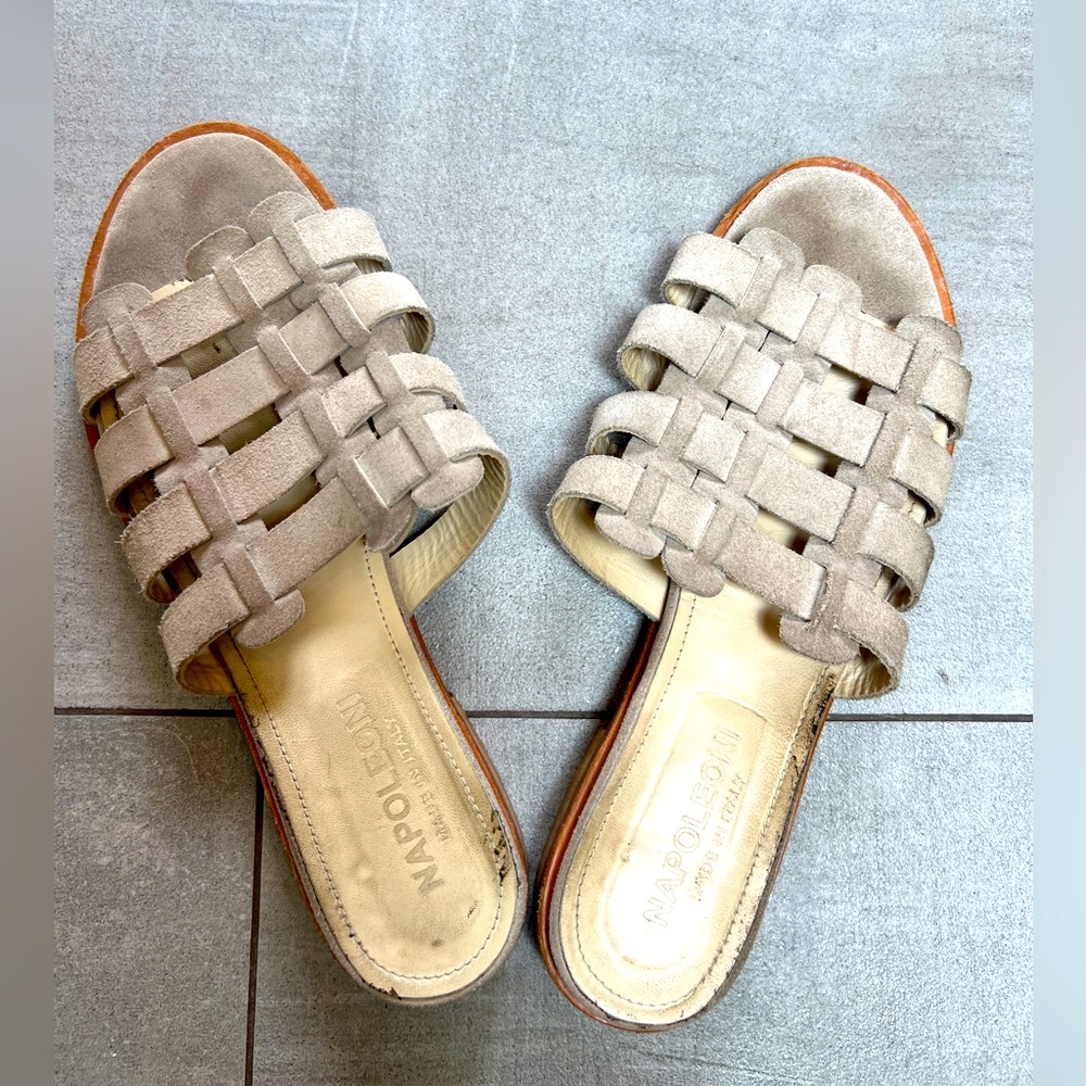 Italian all leather grey suede Woven Women's Sandals, size 9. So comfy & neutral